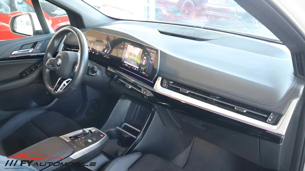 BMW 218 M Sport Kam* AHK* Panorama — Galerie du véhicule 35