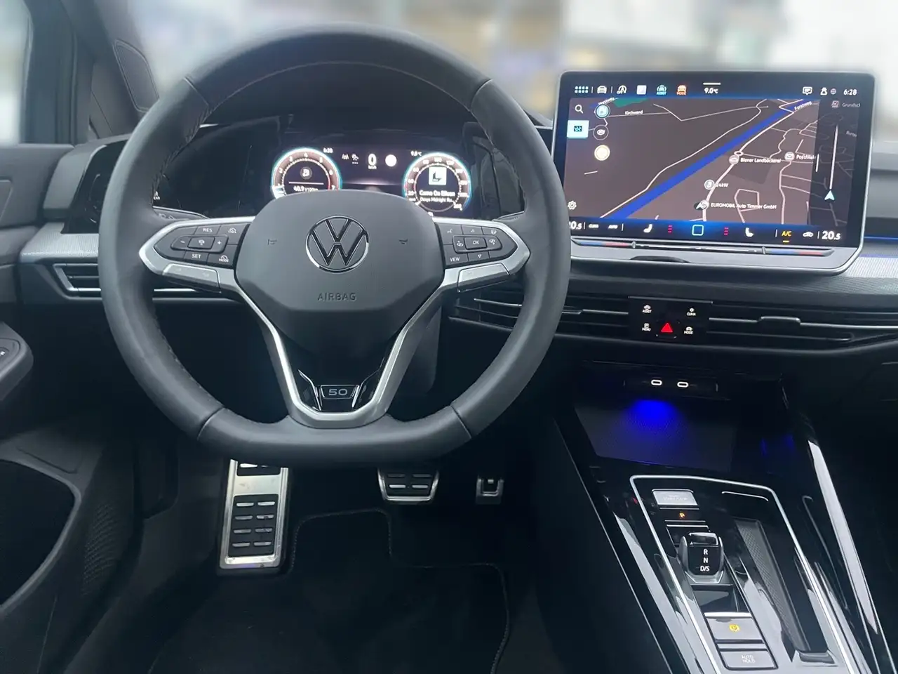 Volkswagen Golf VIII EDITION 50 1,5 l eTSI DSG *NAVI*PANO*AHK*HUD — Vehicle gallery 12