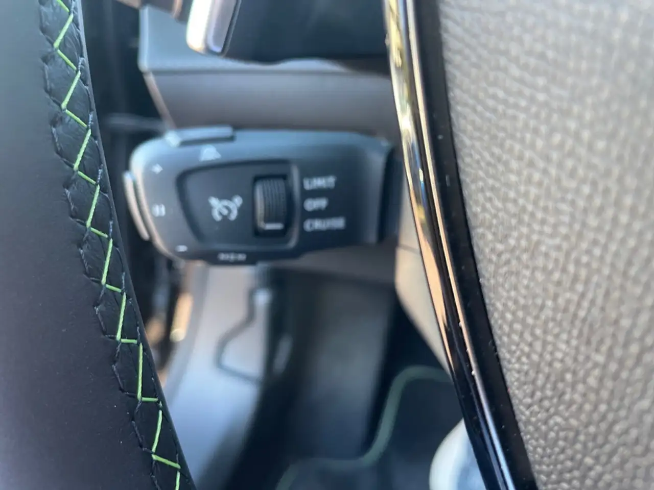 Peugeot 2008 1.2 GT EAT 130 SITZHEIZUNG AHK ACC LED — Galerie du véhicule 19