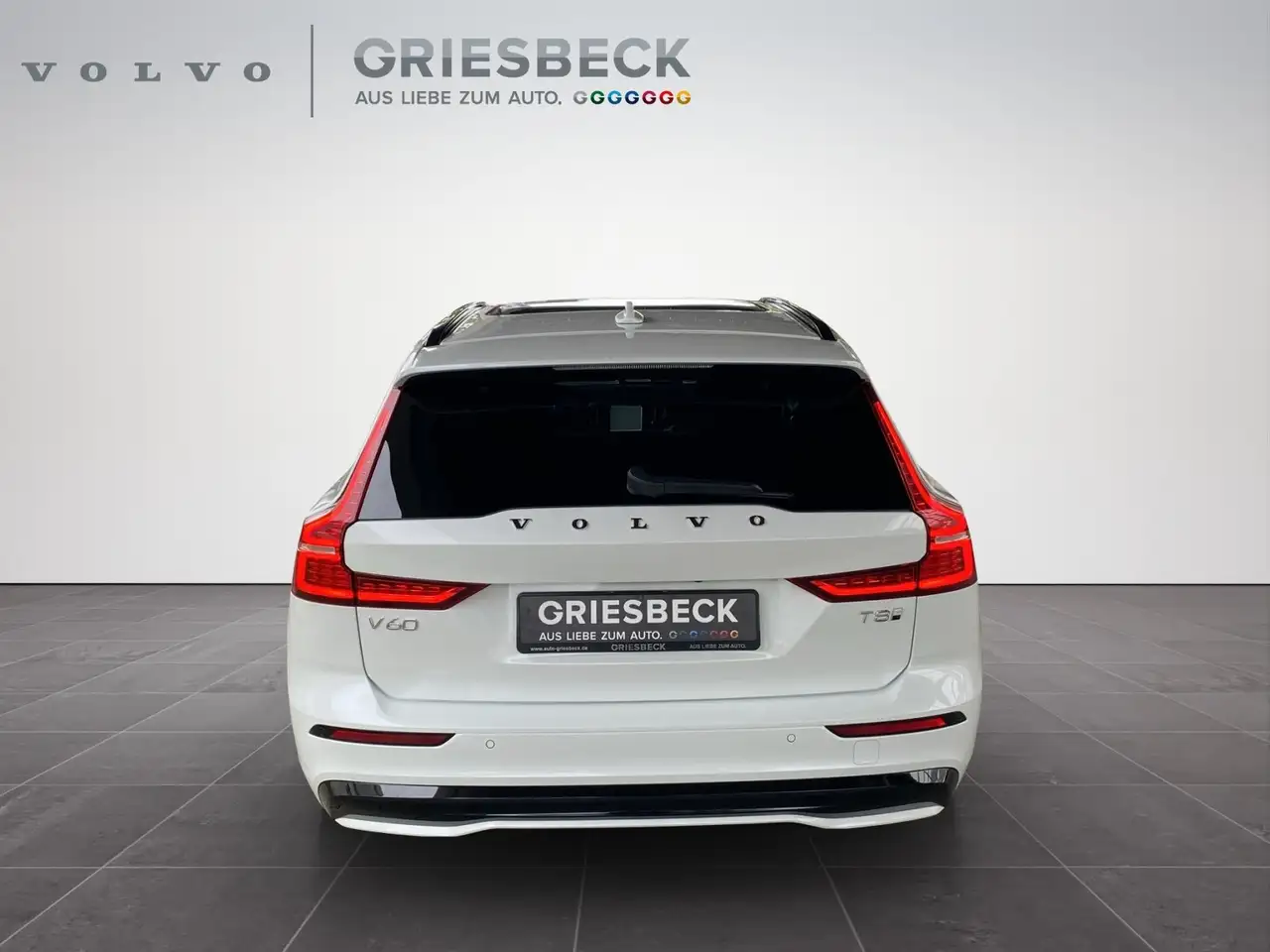 Volvo V60 Kombi T8 Plus Dark Recharge WiPa*DAB*LED*Navi — Galería del vehículo 4