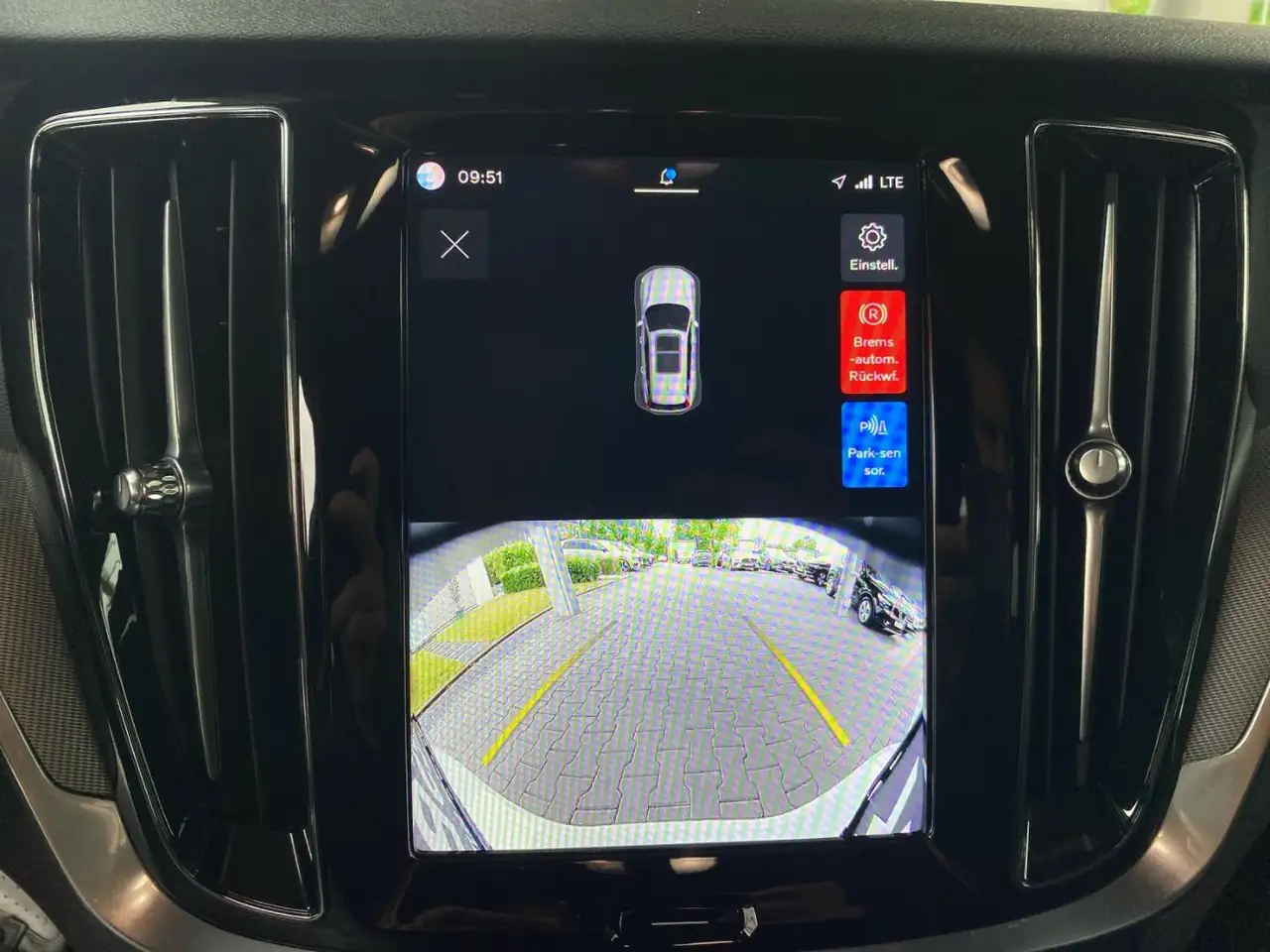 Volvo V60 Kombi T8 Plus Dark Recharge WiPa*DAB*LED*Navi — Galería del vehículo 29