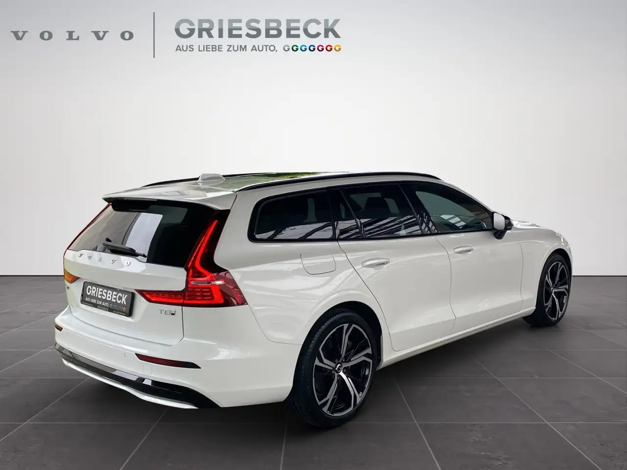 Volvo V60 Kombi T8 Plus Dark Recharge WiPa*DAB*LED*Navi — Galería del vehículo 5