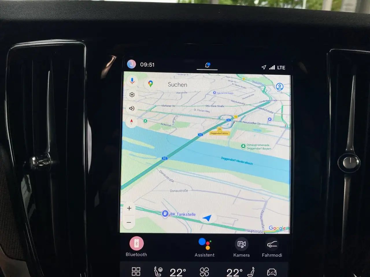 Volvo V60 Kombi T8 Plus Dark Recharge WiPa*DAB*LED*Navi — Galería del vehículo 18