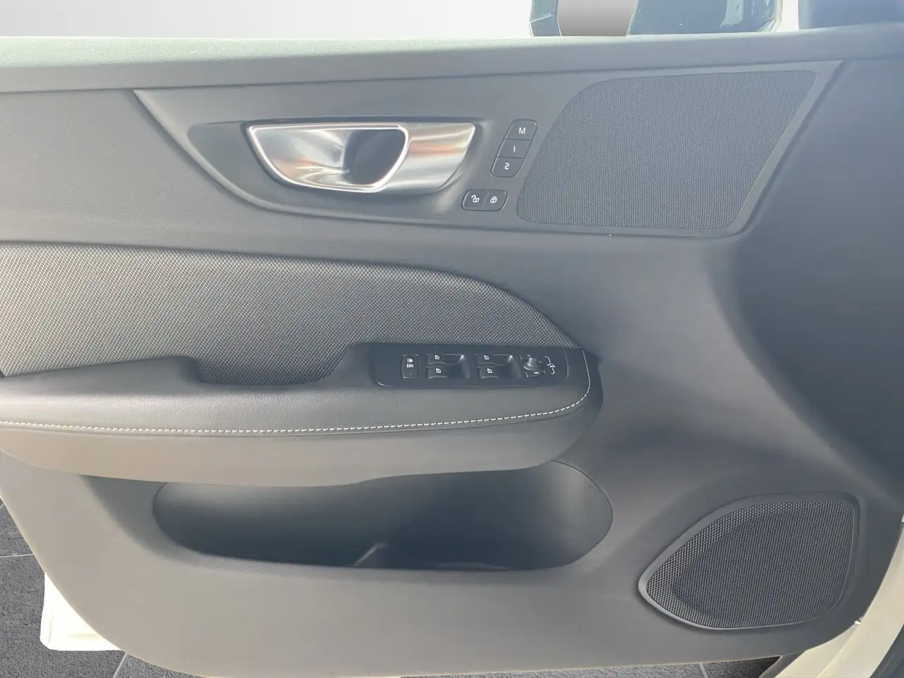 Volvo V60 Kombi T8 Plus Dark Recharge WiPa*DAB*LED*Navi — Galería del vehículo 17