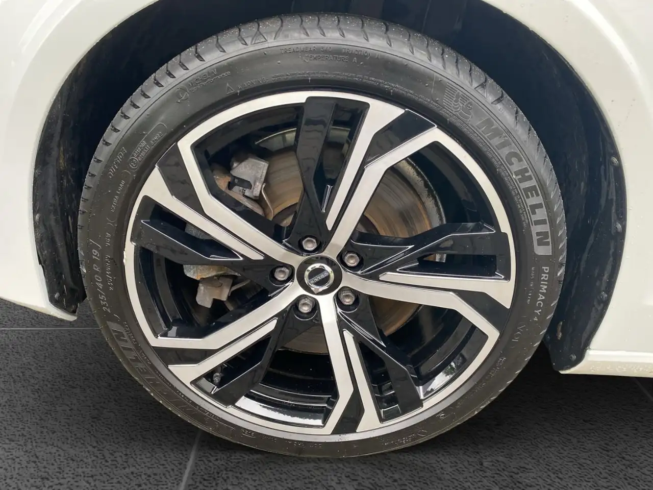 Volvo V60 Kombi T8 Plus Dark Recharge WiPa*DAB*LED*Navi — Galería del vehículo 25