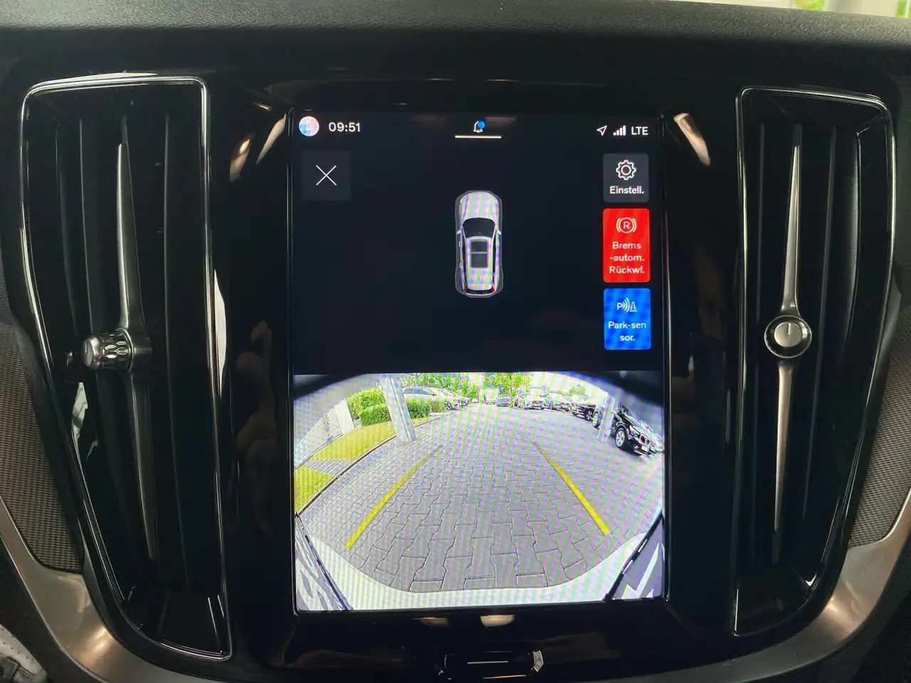 Volvo V60 Kombi T8 Plus Dark Recharge WiPa*DAB*LED*Navi — Galería del vehículo 19