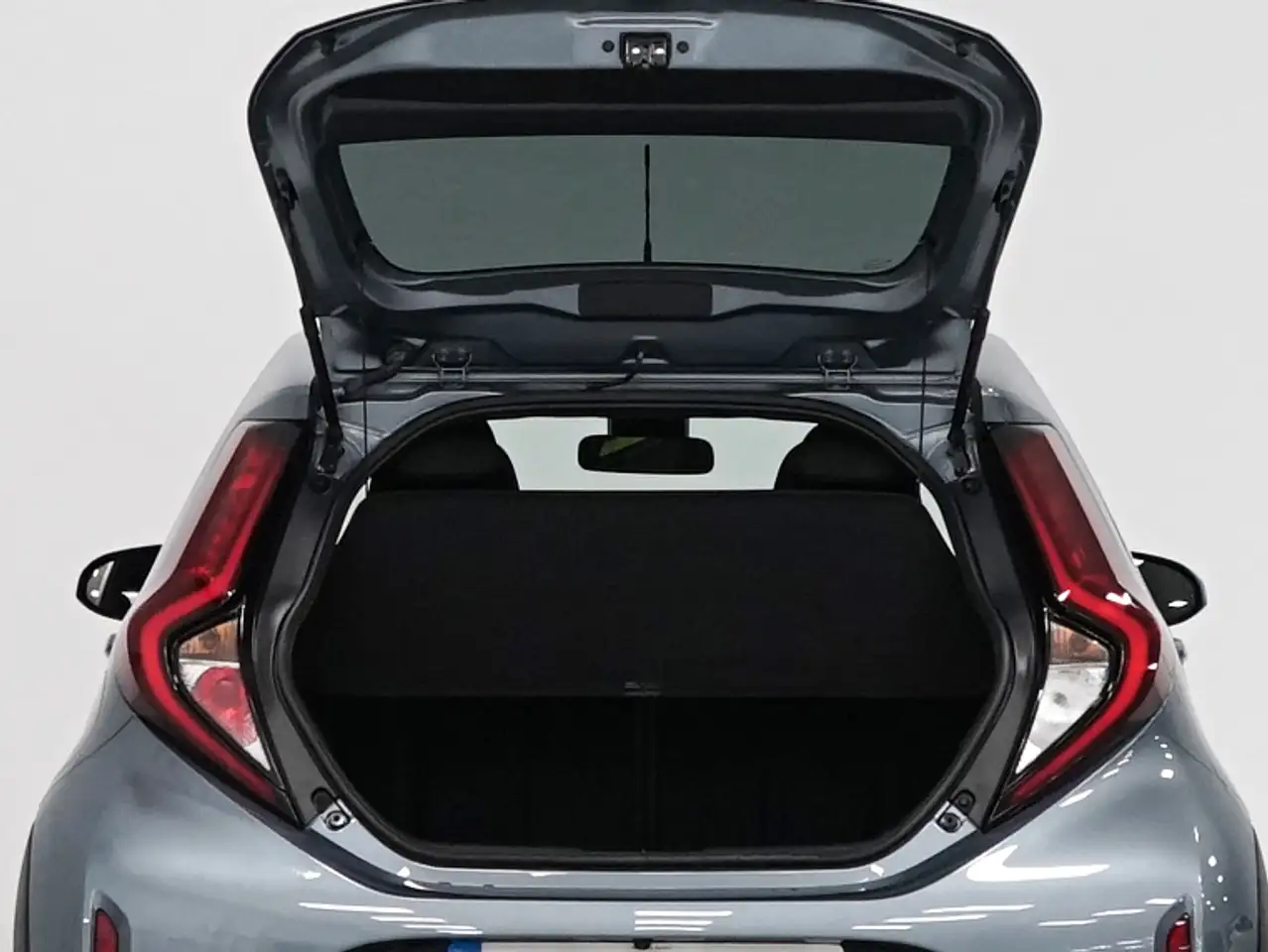 Toyota Aygo Play — Vehicle gallery 10