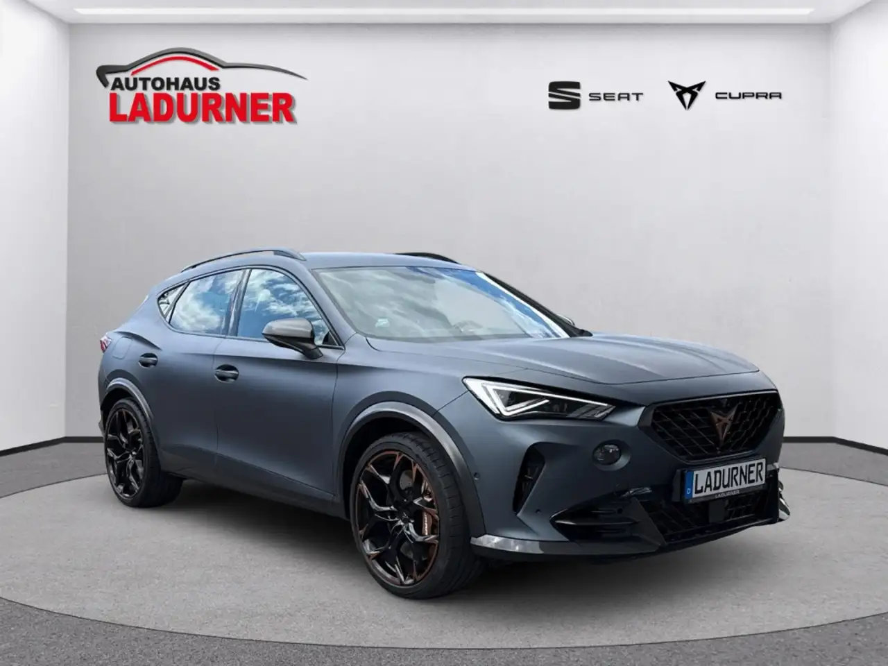 CUPRA Formentor VZ5 2.5 TSI DSG 4D *Navi/Sound/DAB/ACC* — Galerie du véhicule 9
