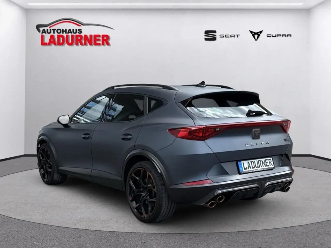 CUPRA Formentor VZ5 2.5 TSI DSG 4D *Navi/Sound/DAB/ACC* — Galerie du véhicule 3