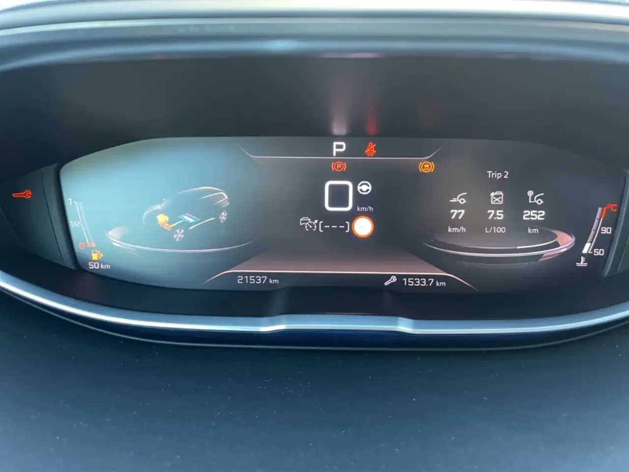 Peugeot 5008 GT HYBRID 136 7-Sitzer Navi Digitales Cockpit LED — Vehicle gallery 15