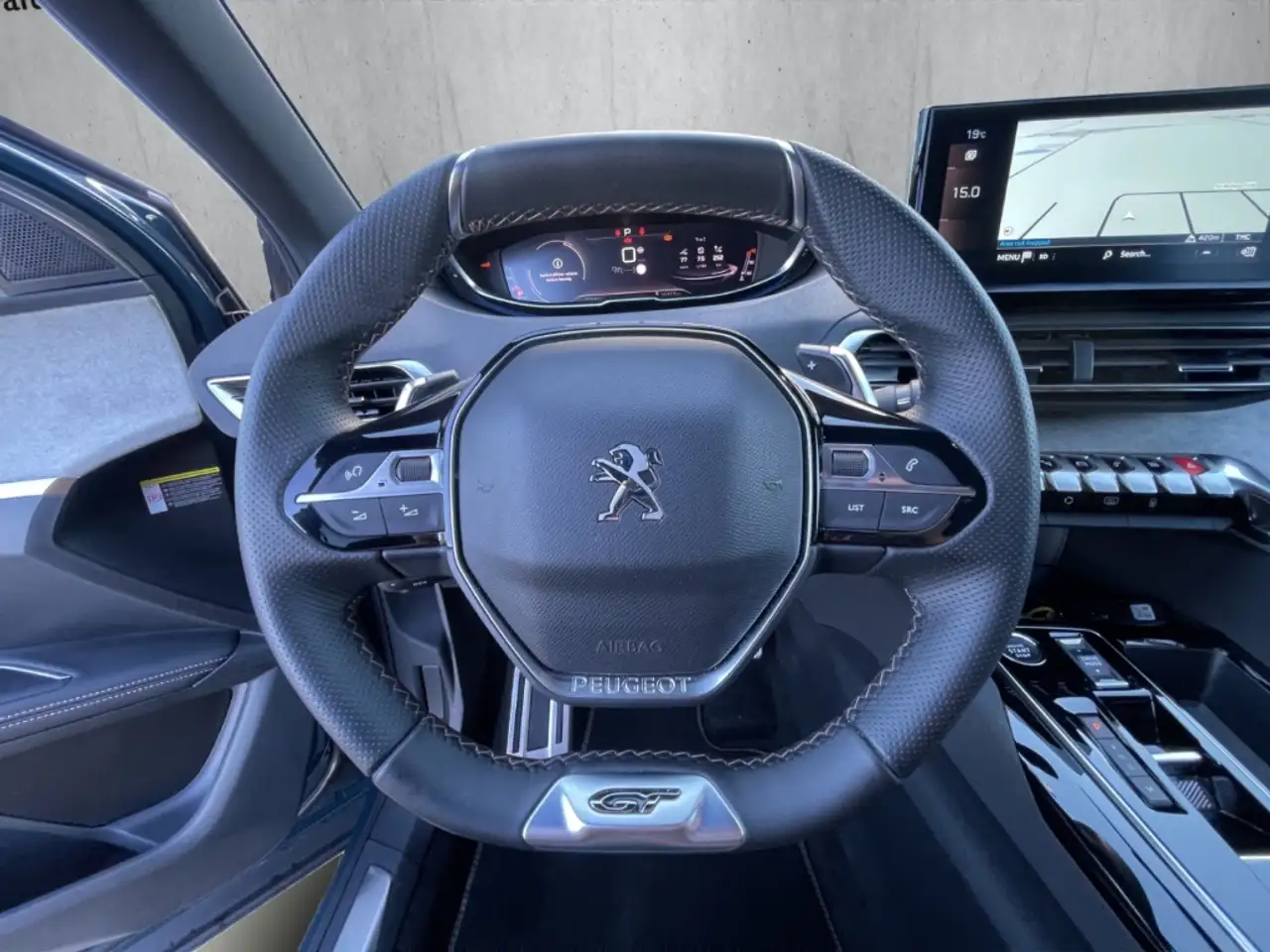 Peugeot 5008 GT HYBRID 136 7-Sitzer Navi Digitales Cockpit LED — Vehicle gallery 10