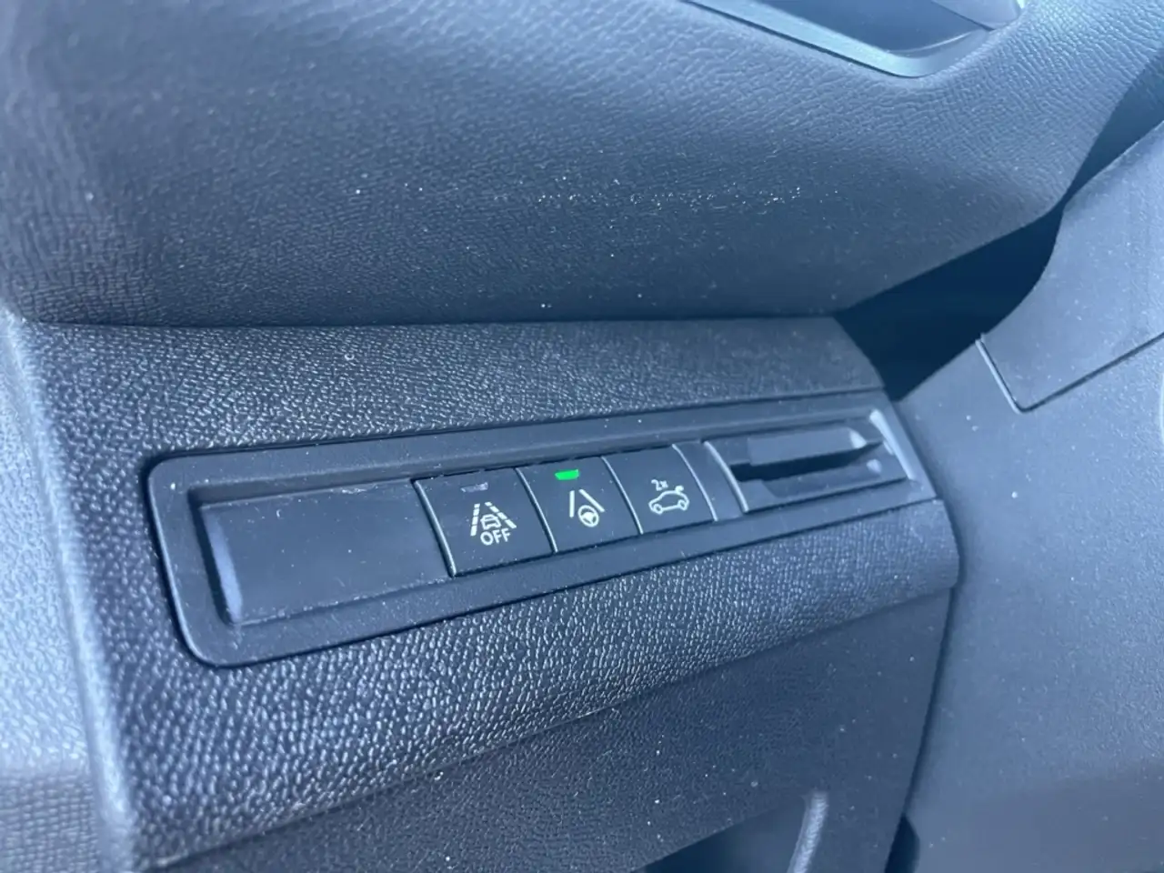 Peugeot 5008 GT HYBRID 136 7-Sitzer Navi Digitales Cockpit LED — Vehicle gallery 18