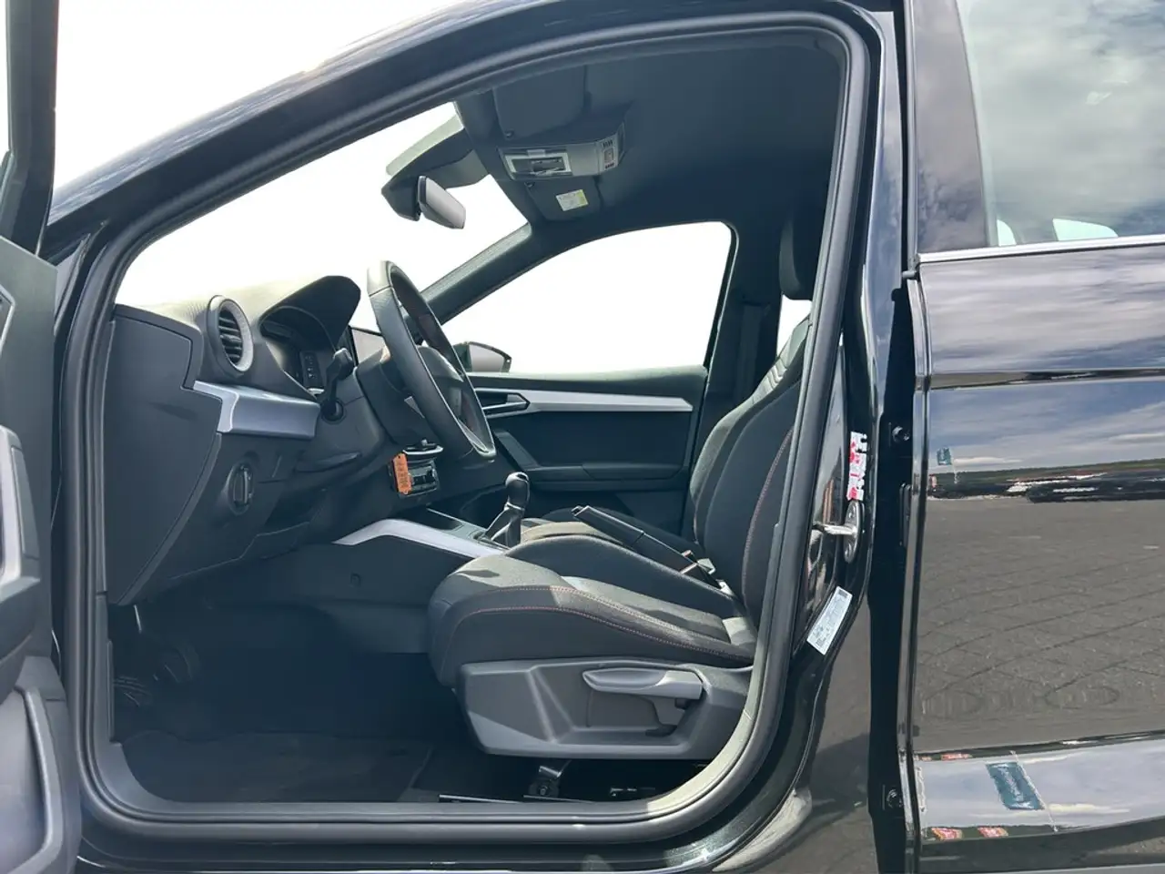 SEAT Arona 1.0 TSI FR VIRTUAL*NAVI*LED*ACC*PARKLENK*KAMERA... — Galerie du véhicule 15