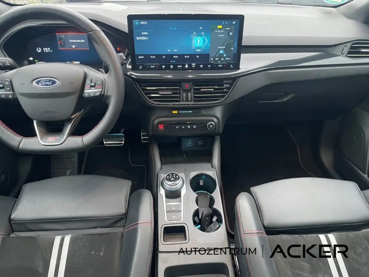 Ford Focus ST X Turnier 2.3 AT. Pano/aAHK/ACC -34%* — Galería del vehículo 14