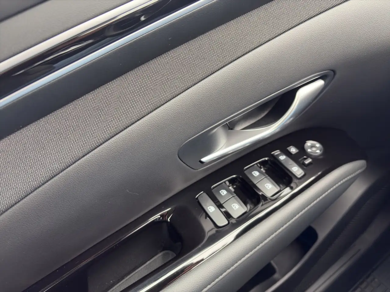 Hyundai TUCSON Trend 1.6 T-GDI Rückfahrkamera, App-Connect, Digital Cockpit — Galería del vehículo 13
