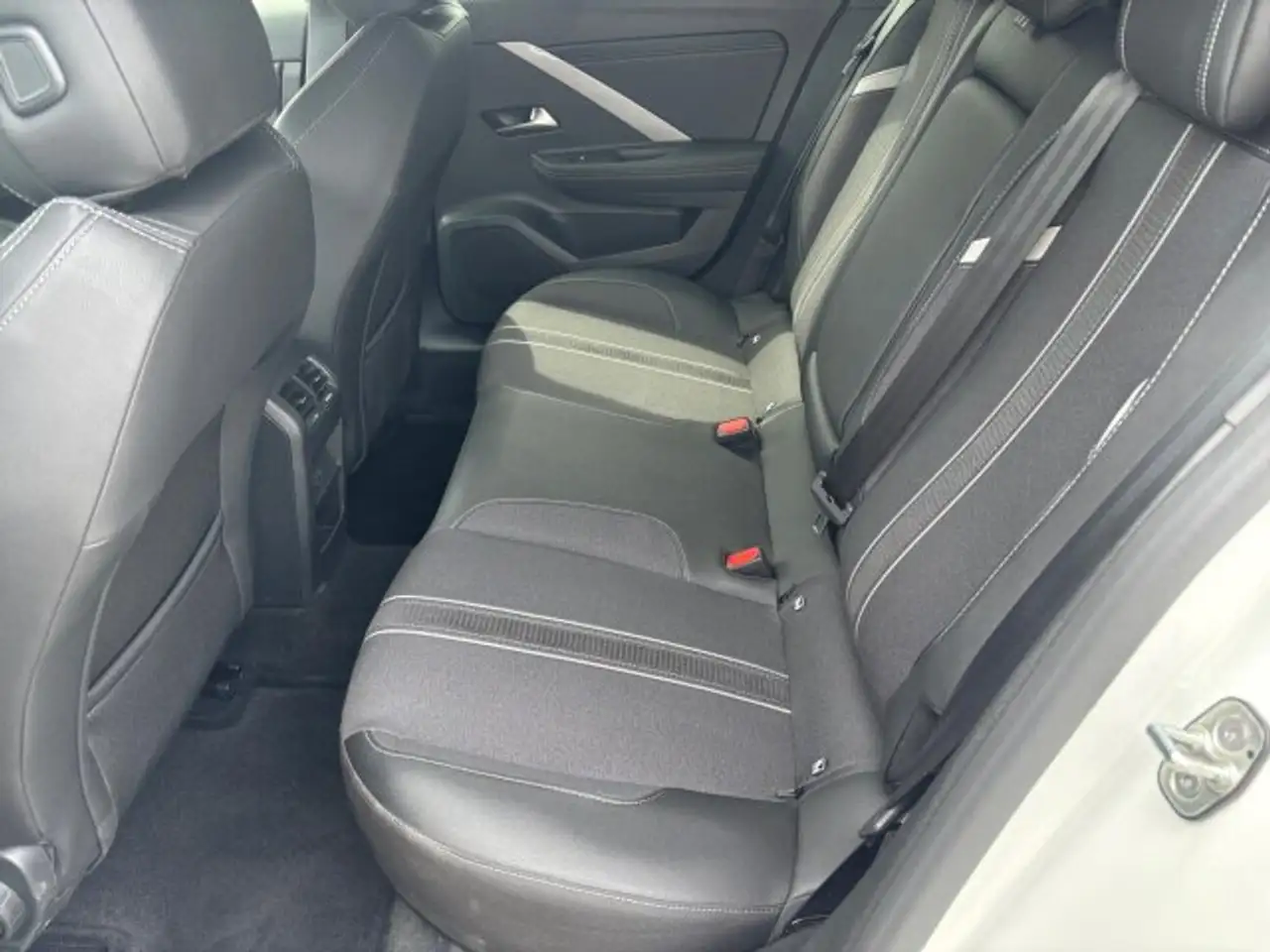 Opel Astra *Astra L ST GS Automatik +Allwetter+360°Kamera+SHZ+ — Galería del vehículo 14