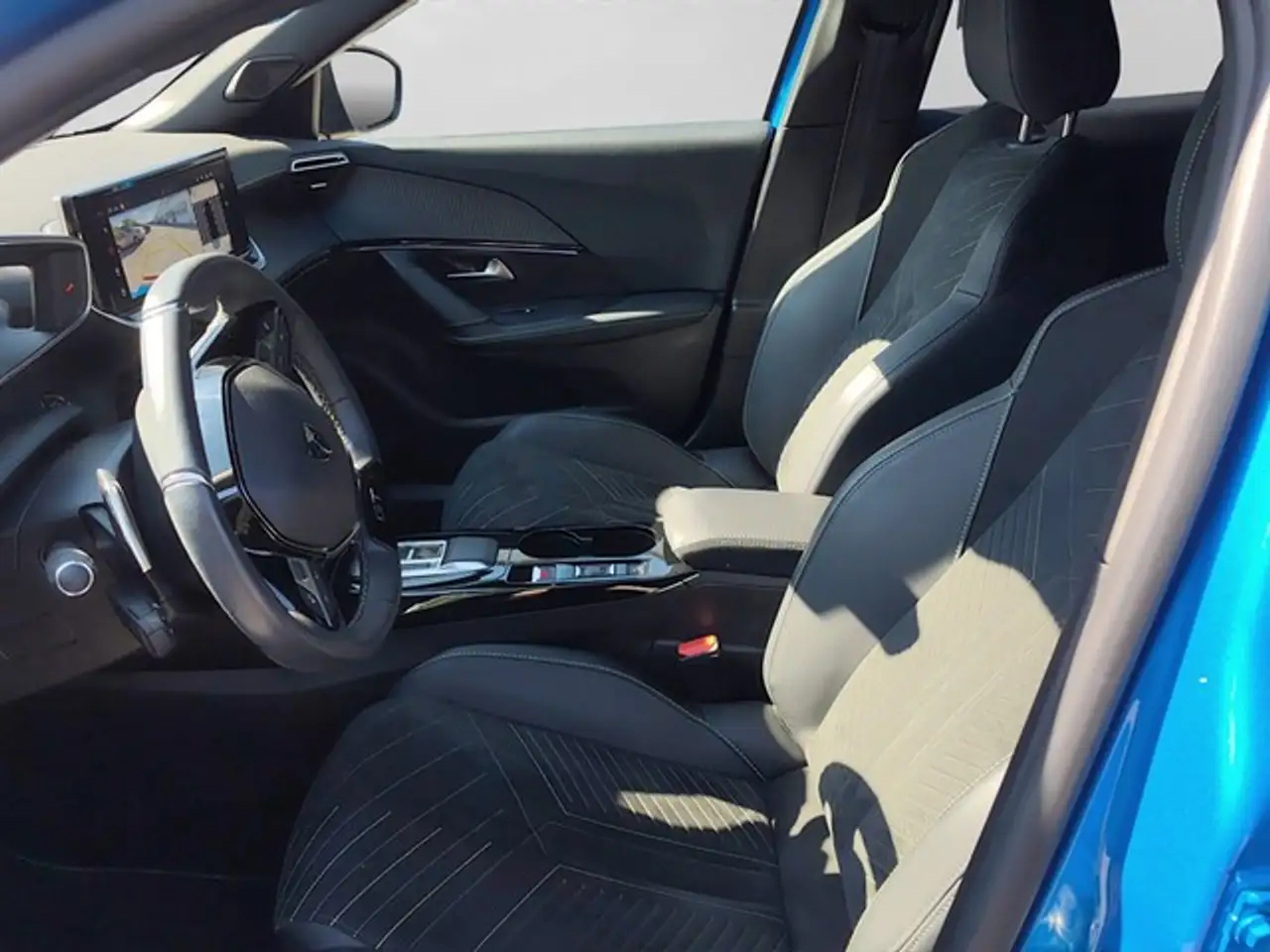 Peugeot 2008 GT EAT8 ALLWETTER ACC SCHIEBEDACH NAVI KAMERA — Galerie du véhicule 8