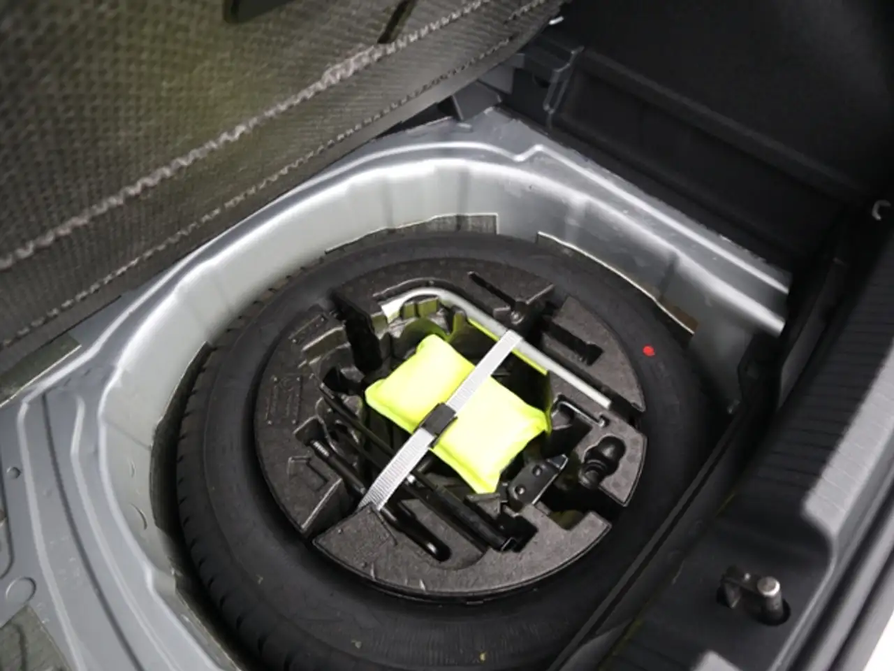 Volkswagen Polo "MOVE" 1.0 TSI ACC/APP/KAMERA — معرض صور السيارة 8