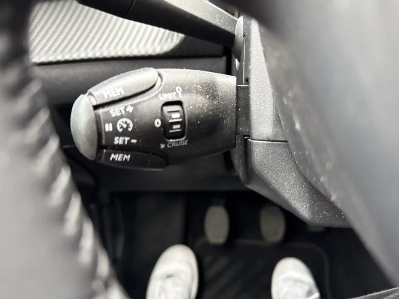Peugeot 208 Allure PT 100*DAB*SH*EPH vorn u. hinten*Tempomat* — معرض صور السيارة 14
