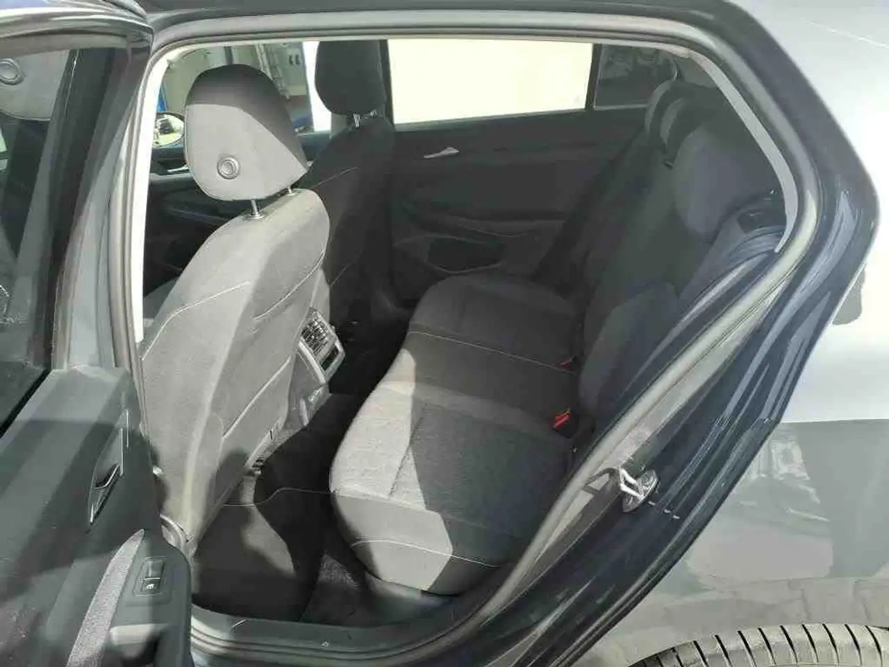Volkswagen Golf VIII Lim. Move 1.0TSI+SHZ+ALU — معرض صور السيارة 14