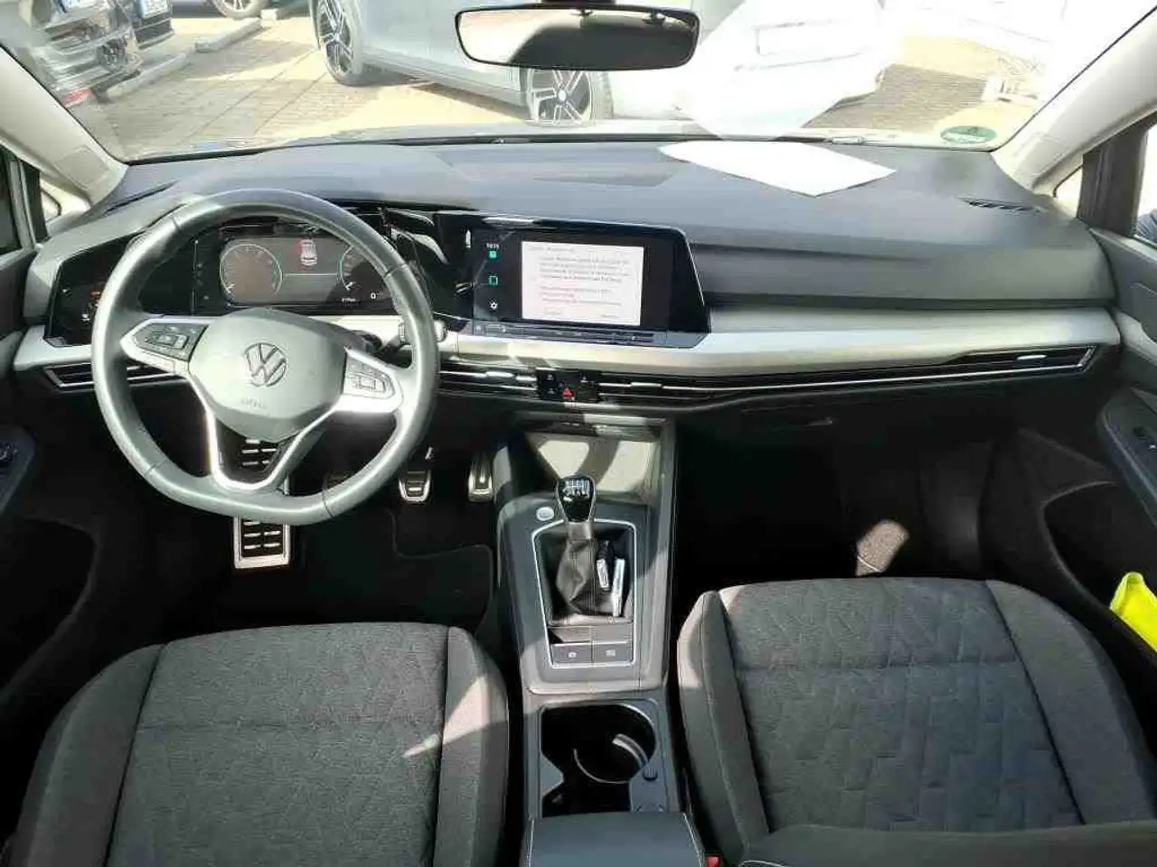 Volkswagen Golf VIII Lim. Move 1.0TSI+SHZ+ALU — معرض صور السيارة 9