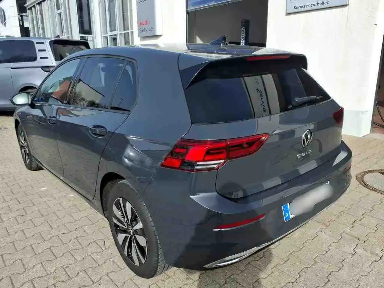 Volkswagen Golf VIII Lim. Move 1.0TSI+SHZ+ALU — معرض صور السيارة 4