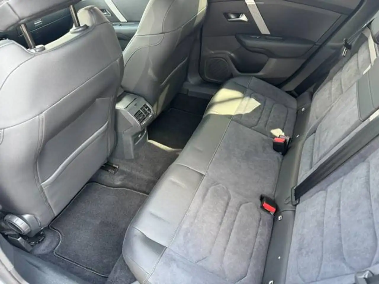 Citroen C4 Pure Tech 130 Max Automatik — Galería del vehículo 27