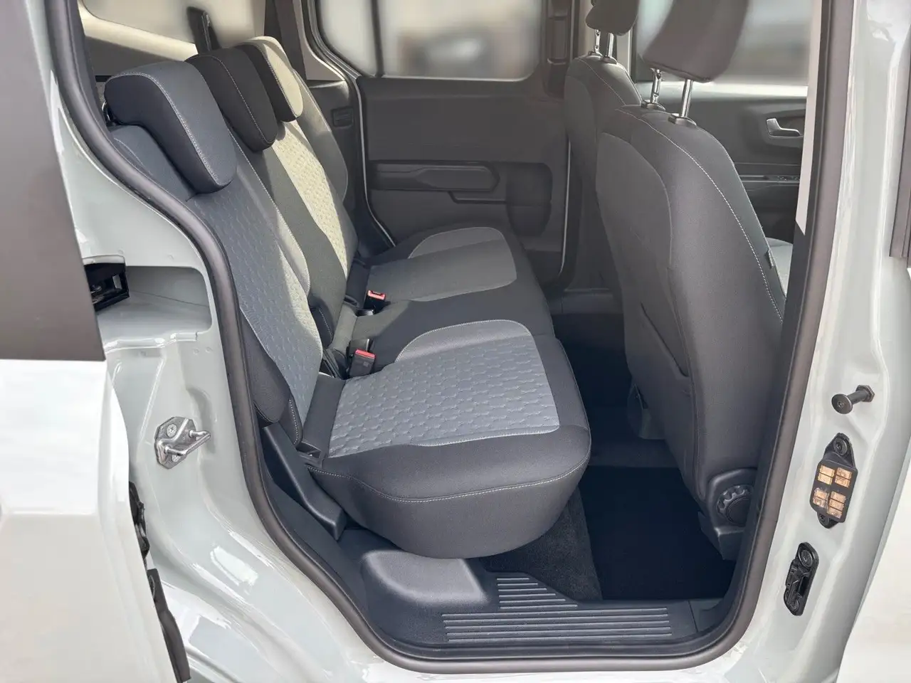 Ford Tourneo Courier 1.0 EcoBoost AUT. Titanium |AHK| — Vehicle gallery 21