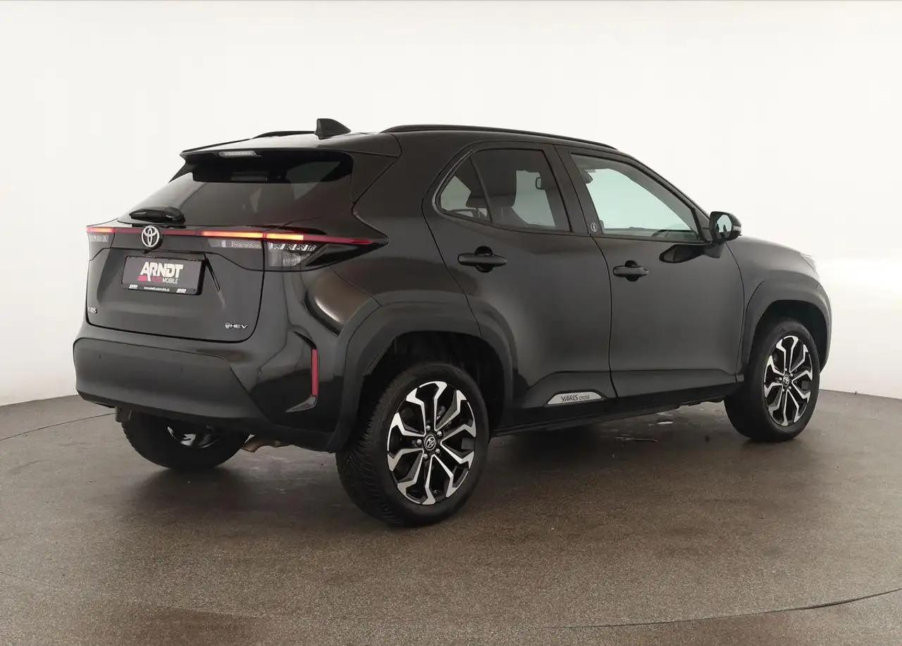Toyota Yaris Cross CVT Team D LED Navi SHZ iACC Kam 17" — Galerie du véhicule 5