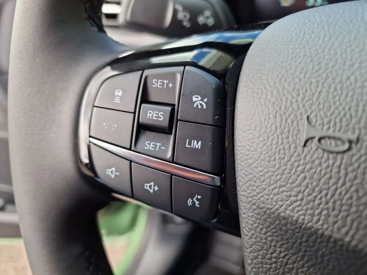 Ford Kuga 2.5 FHEV TITANIUM *Fahrer-Assistenz-Paket* — Galerie du véhicule 17