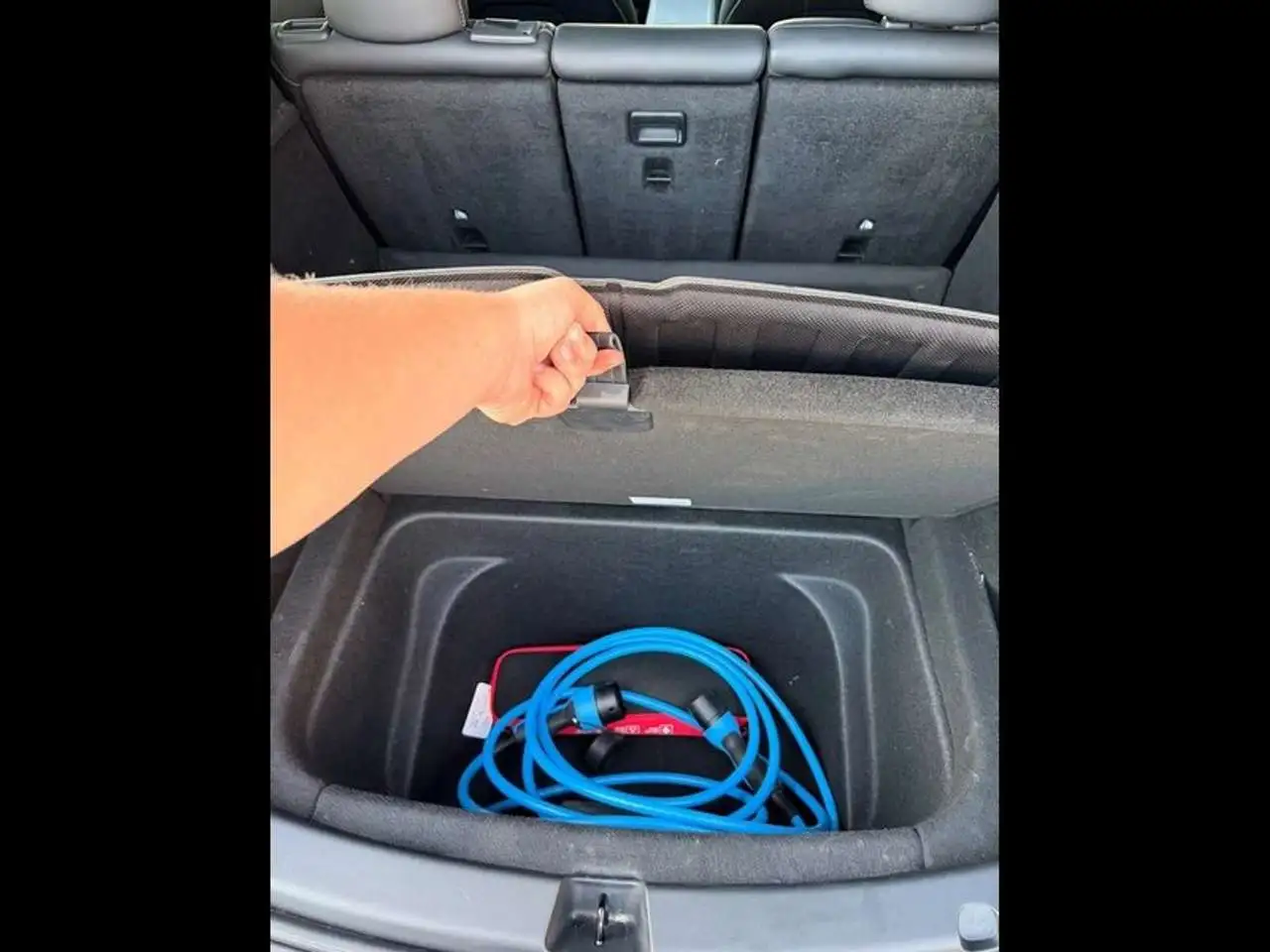 Tesla Model Y Max Range Dual AWD — معرض صور السيارة 18