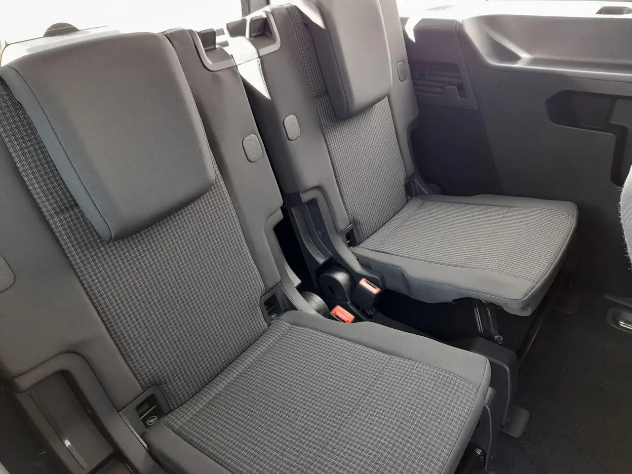 Volkswagen Caddy 1.5 TSI 7-Si.~RFK~SHZ~NAVI/APP~AHK — Vehicle gallery 20