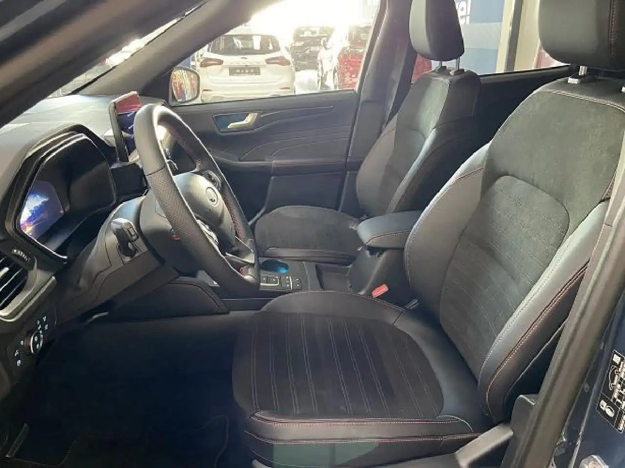 Ford Kuga Plug-In Hybrid ST-Line X — Galería del vehículo 6