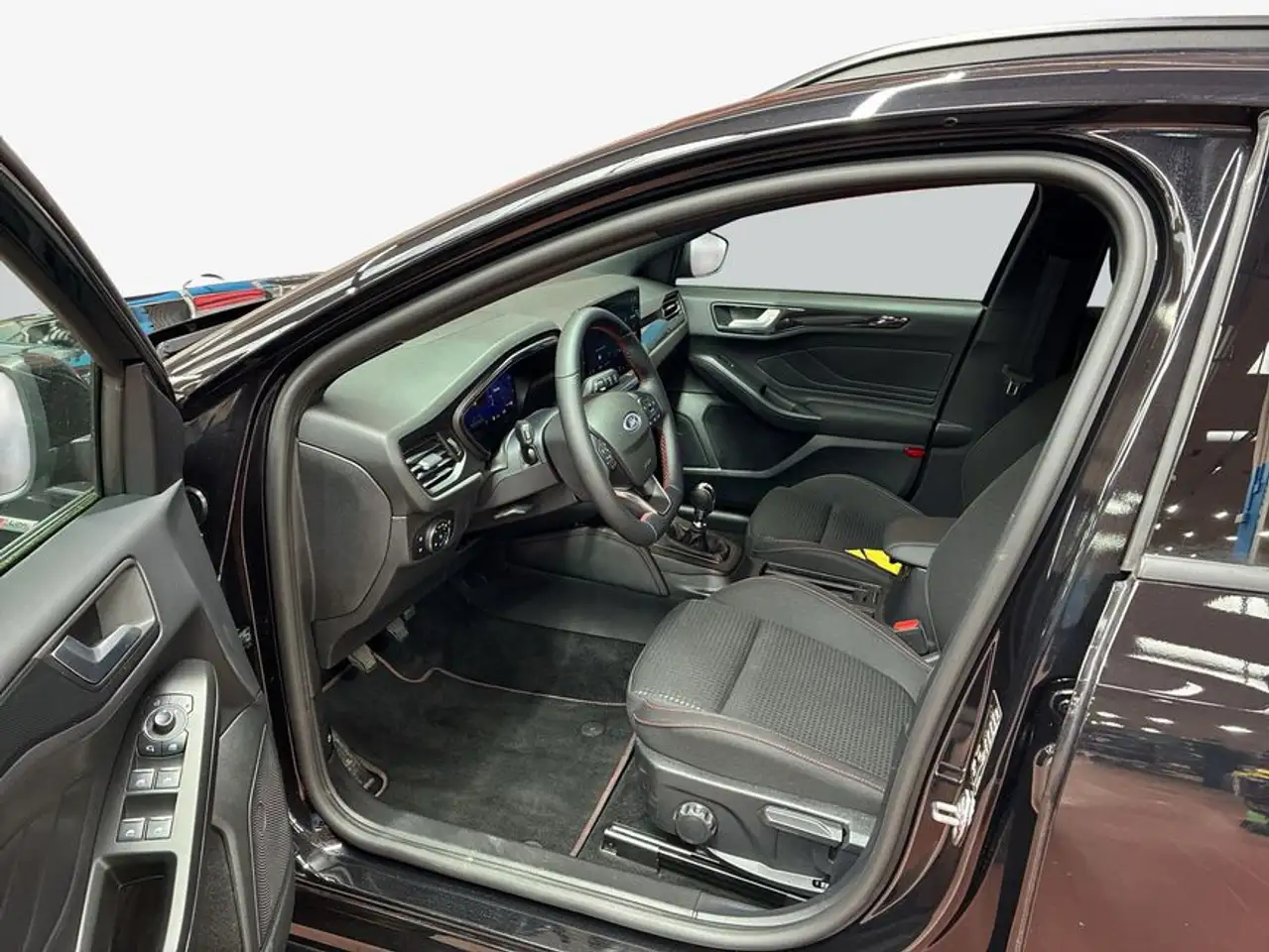 Ford Focus Turnier 1.0 EcoBoost Hybrid ST-LINE X — معرض صور السيارة 9
