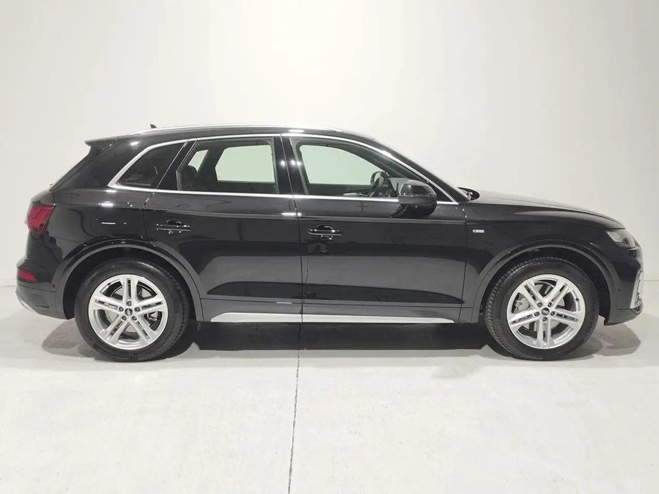 Audi Q5 35 TDI S line S tronic — معرض صور السيارة 3