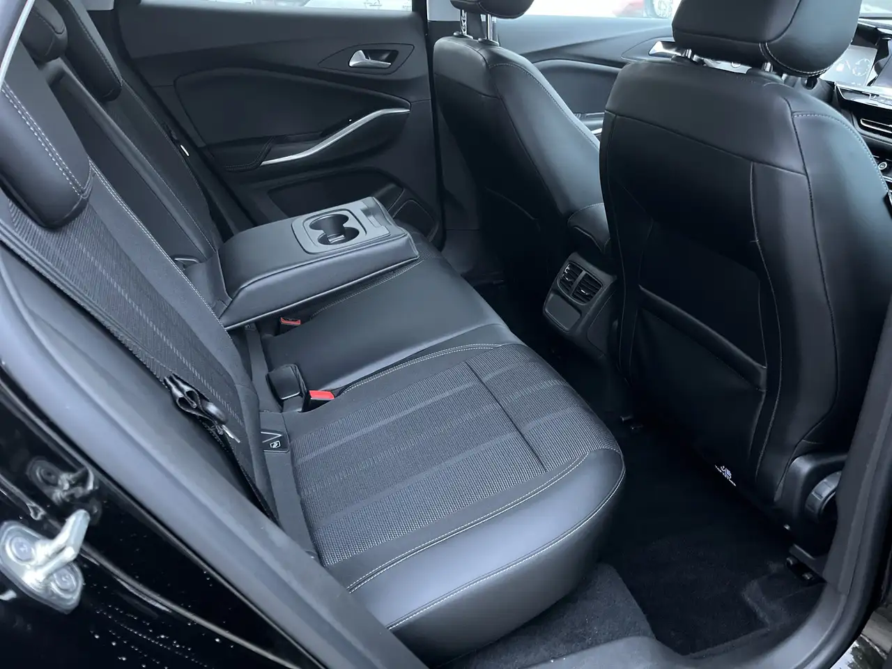 Opel Grandland 1.2 Turbo GS Line AHK+LED+Navi+SHZ+LM — Galerie du véhicule 10