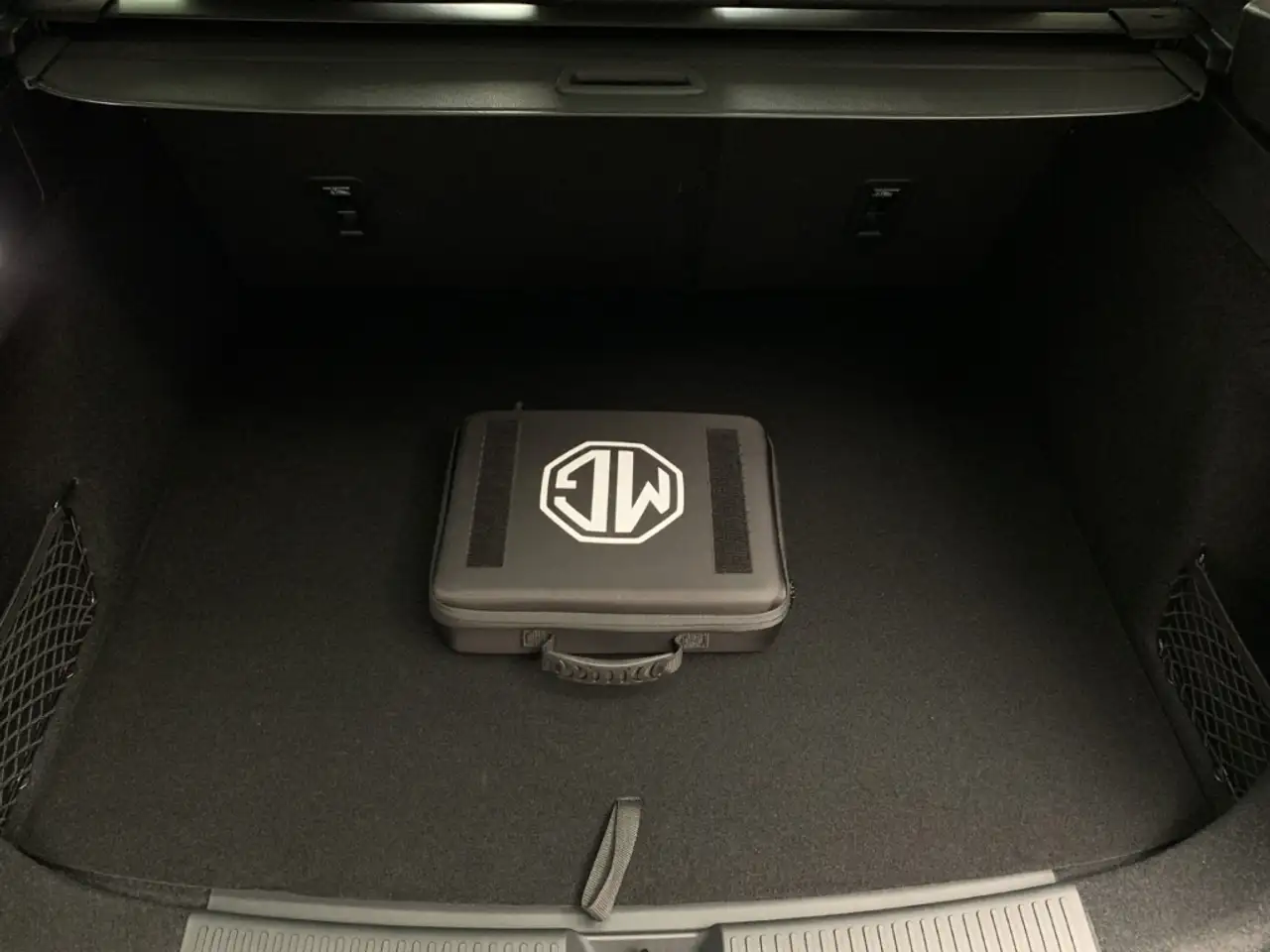 MG EHS Luxury MY24 360° Kamera SHZ Navi MG Pilot — معرض صور السيارة 15