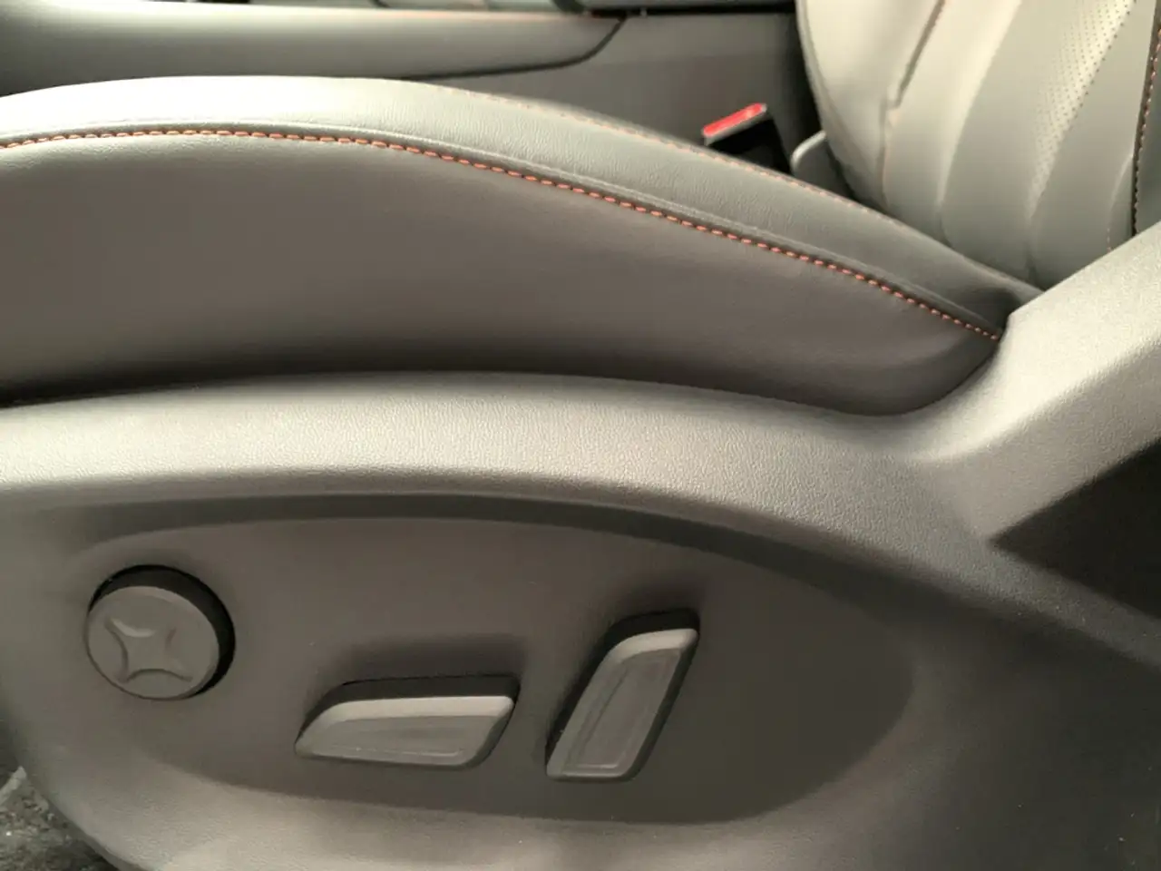 MG EHS Luxury MY24 360° Kamera SHZ Navi MG Pilot — معرض صور السيارة 14