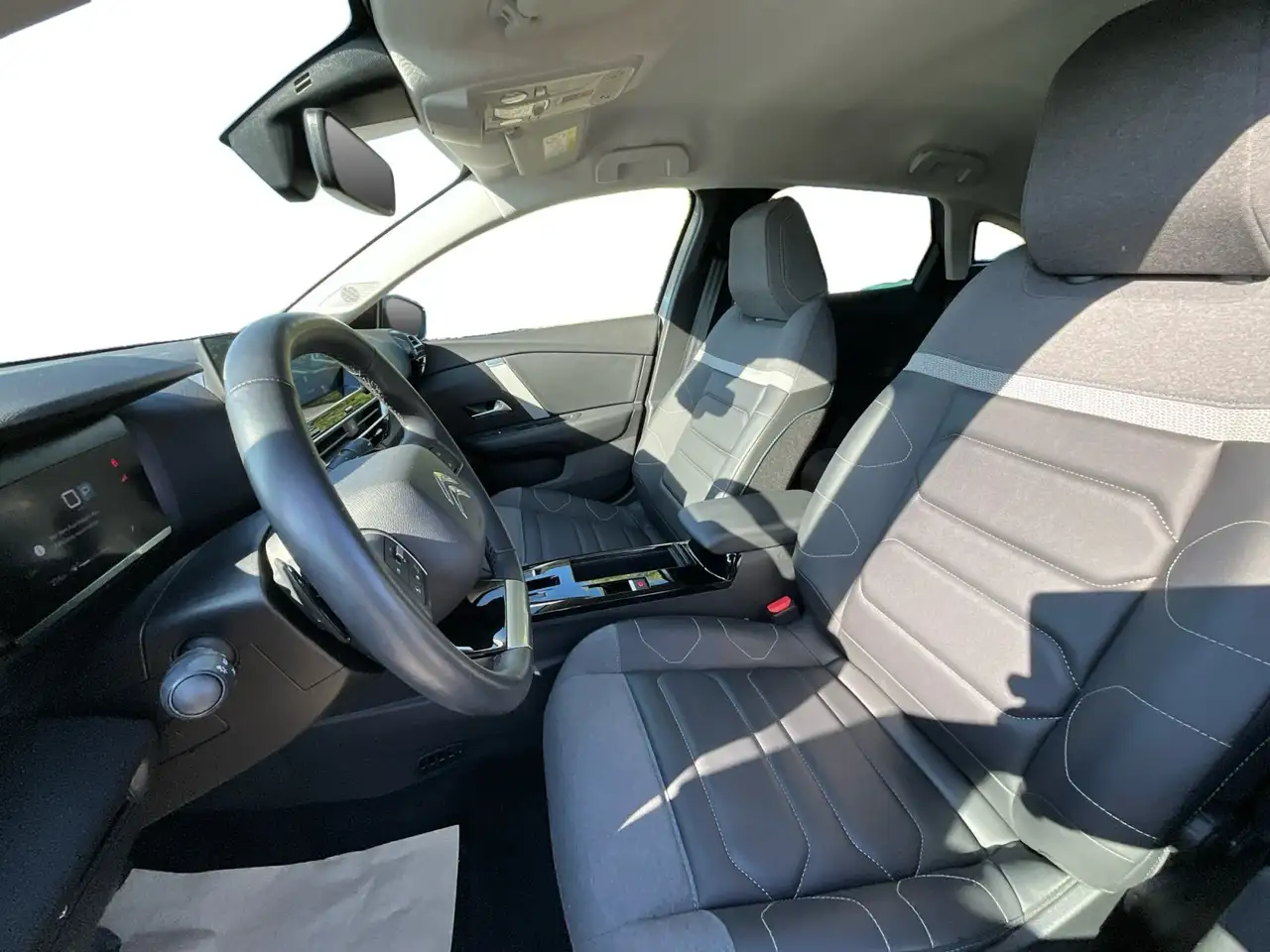 Citroen C4 1.2 Automatik Mild-Hybrid Max Vollausstattung — Galerie du véhicule 11