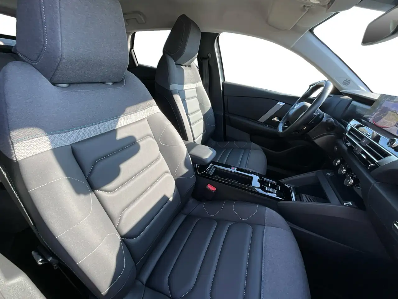 Citroen C4 1.2 Automatik Mild-Hybrid Max Vollausstattung — Galerie du véhicule 17