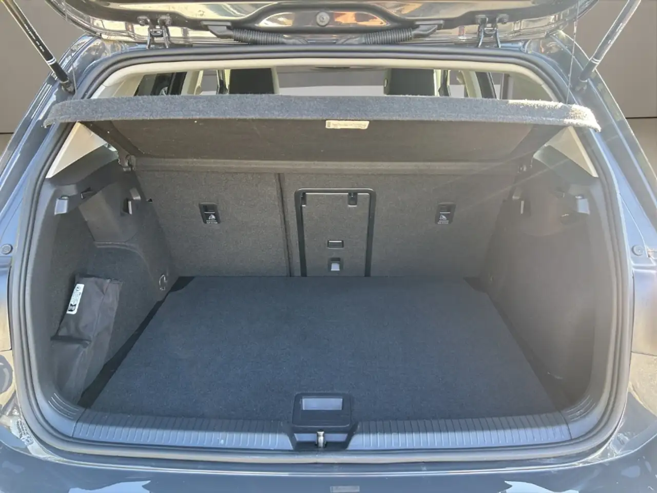 Volkswagen Golf VIII LED,ACC,Climatronic,App-Connect,Tempomat,PDC — Galerie du véhicule 17