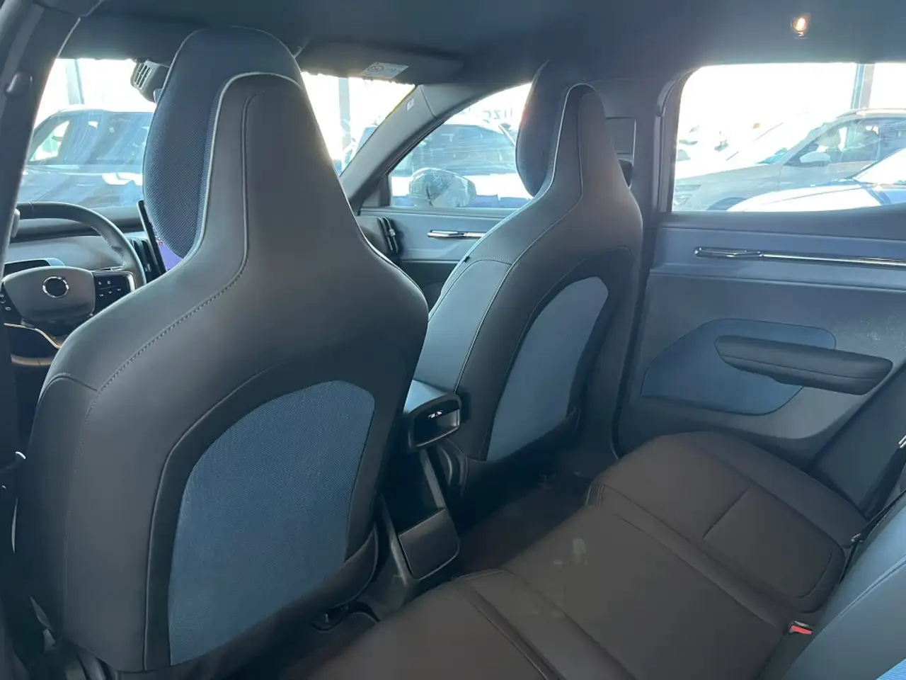 Volvo EX30 Single Core RWD — معرض صور السيارة 19
