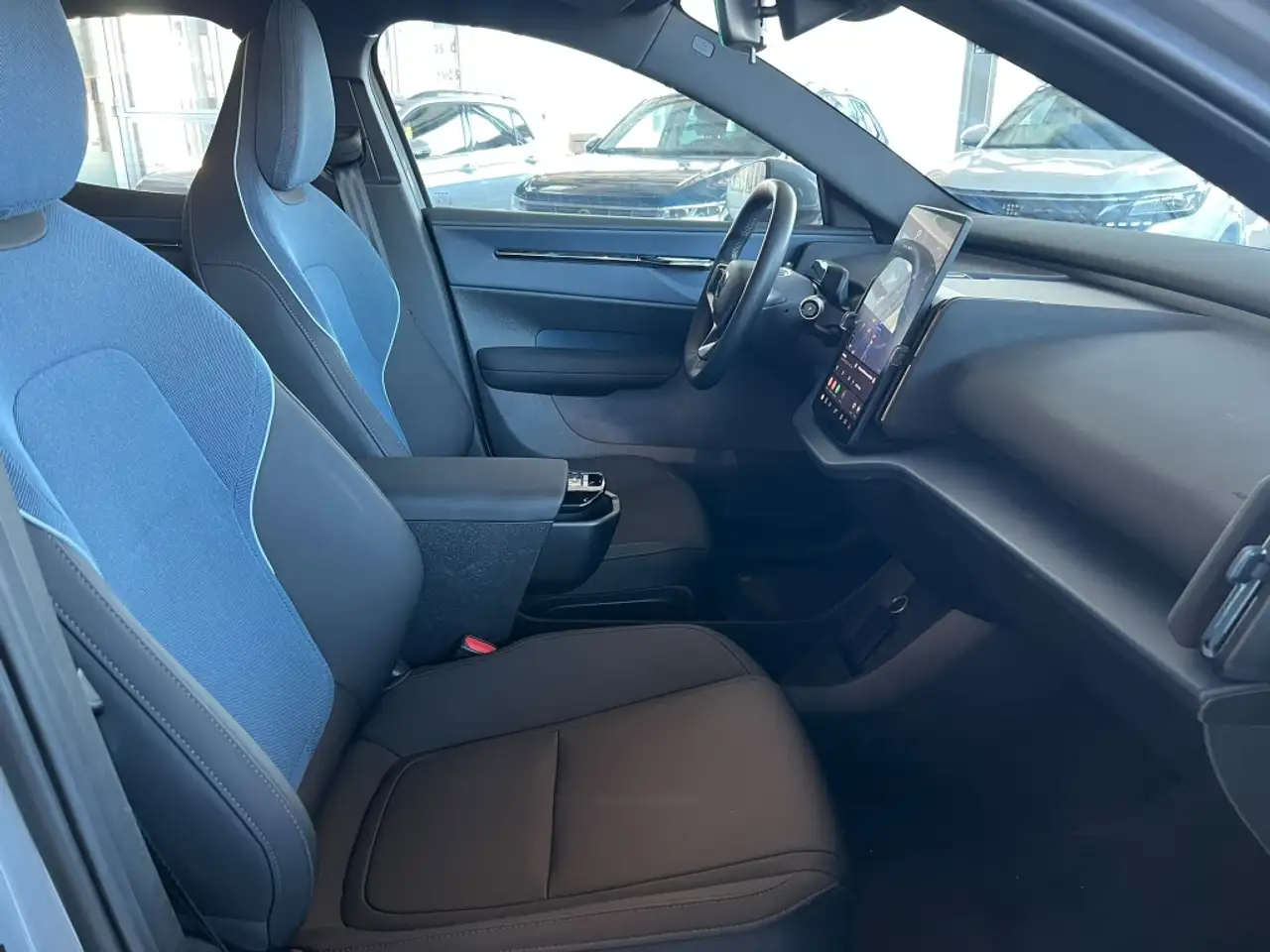 Volvo EX30 Single Core RWD — معرض صور السيارة 38