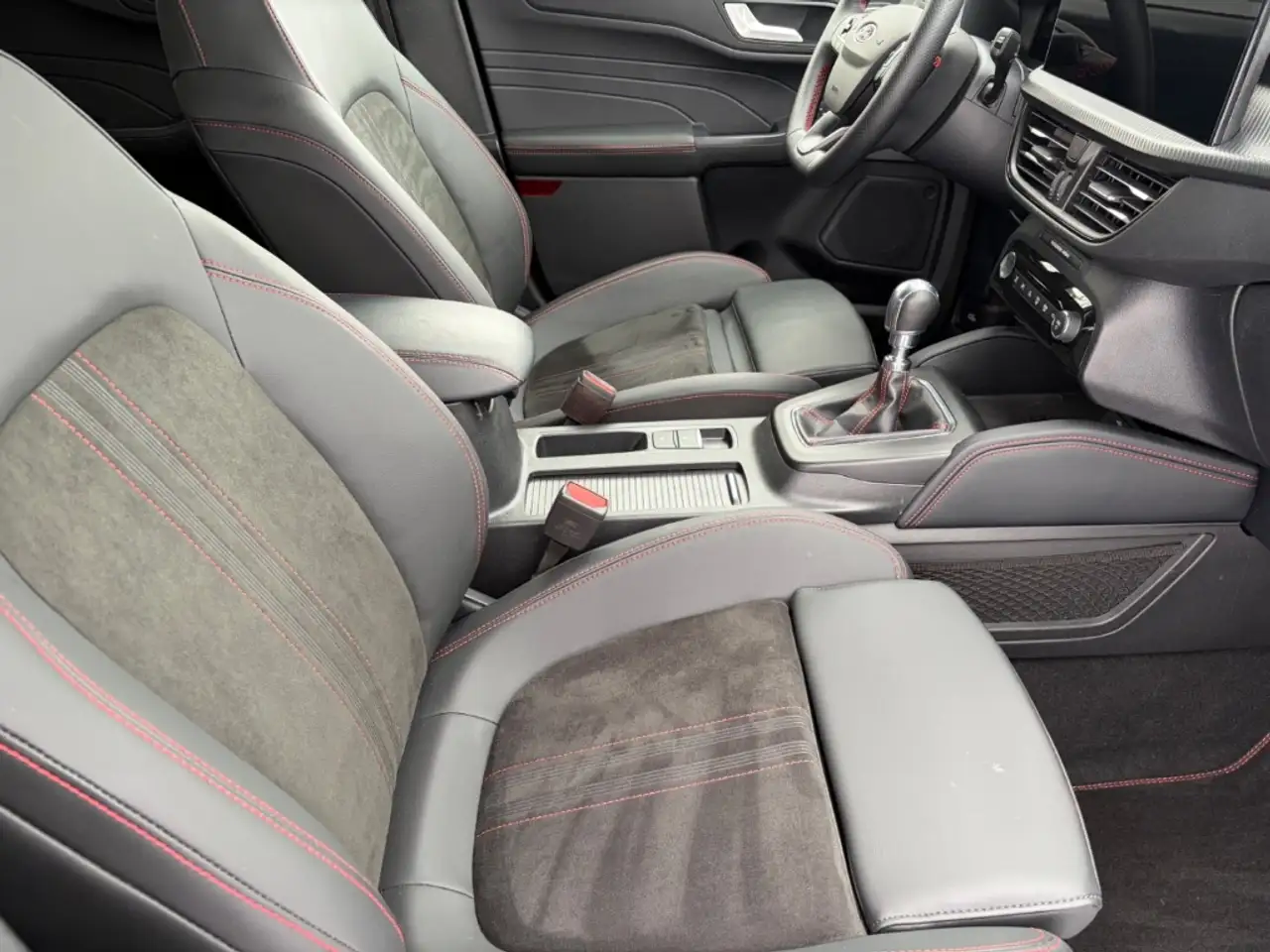 Ford Kuga 1.5 EcoBoost ST-Line X AHK Panoramadach — Galería del vehículo 16