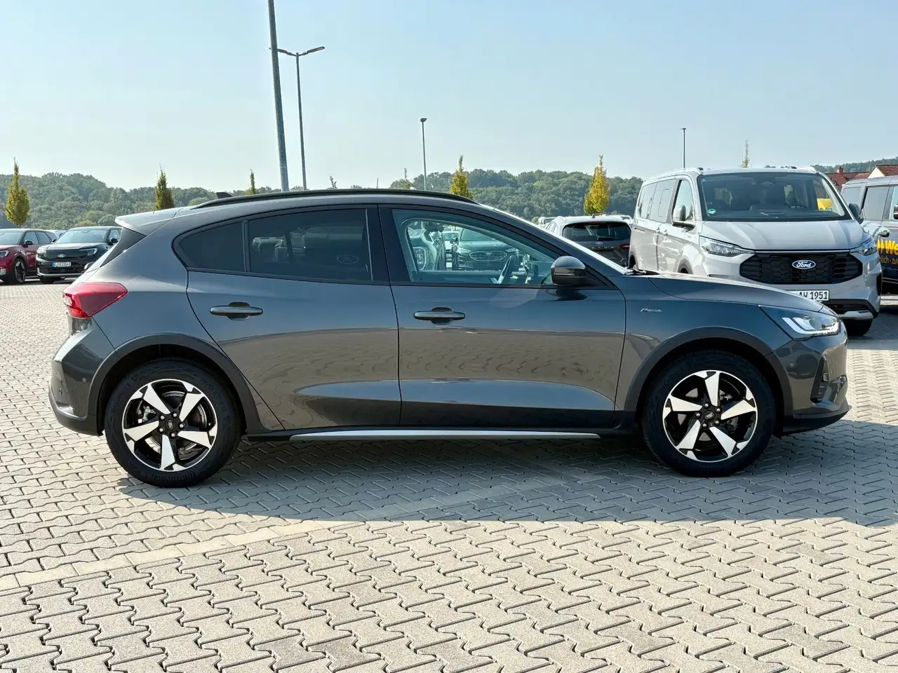 Ford Focus Lim. Active 1.0 EcoBoost LED 1. Hand — Vehicle gallery 8