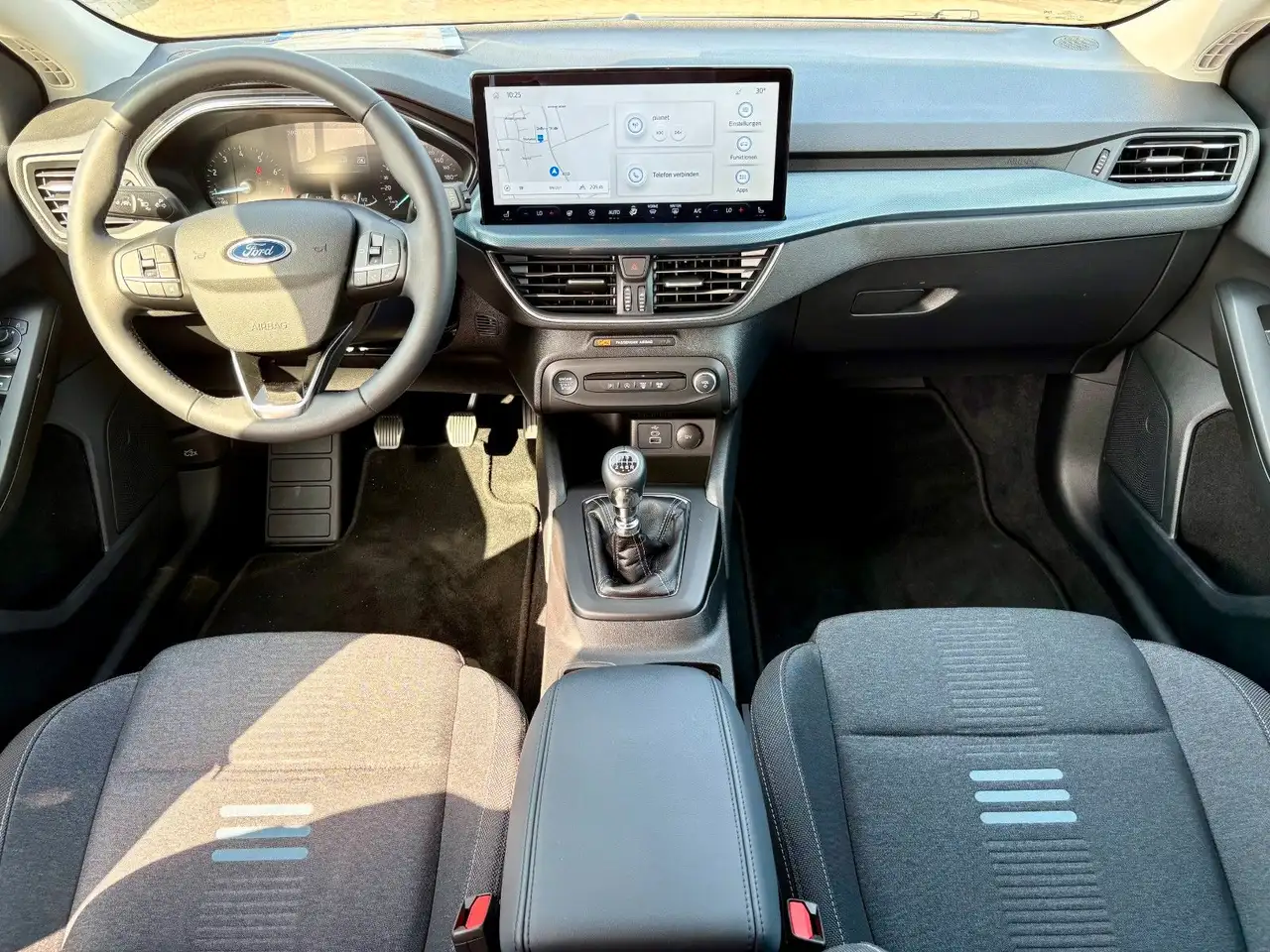 Ford Focus Lim. Active 1.0 EcoBoost LED 1. Hand — Vehicle gallery 12