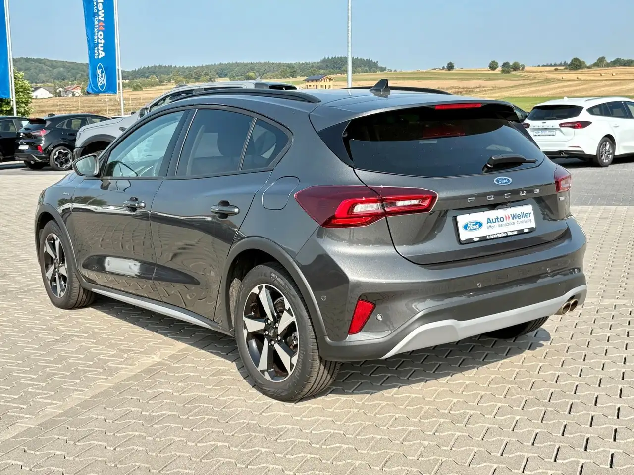 Ford Focus Lim. Active 1.0 EcoBoost LED 1. Hand — Vehicle gallery 5