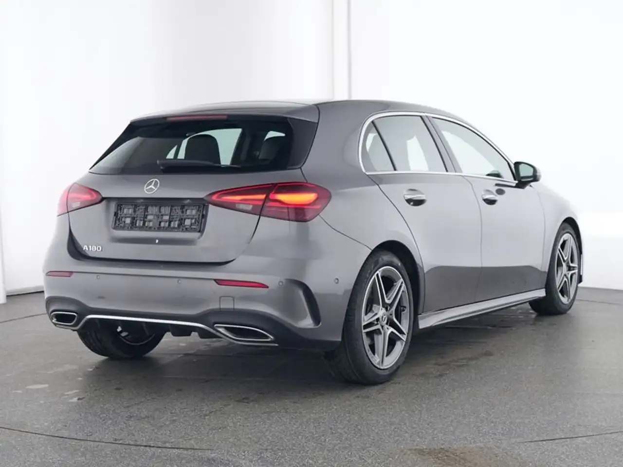 Mercedes-Benz A 180 AMG Key-Go Kam LED WinterP MBUX-Premium — Galerie du véhicule 2