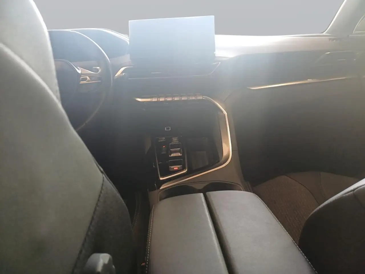 Peugeot 3008 Allure Pack HYBRID 136 e-DSC6 — Galerie du véhicule 11