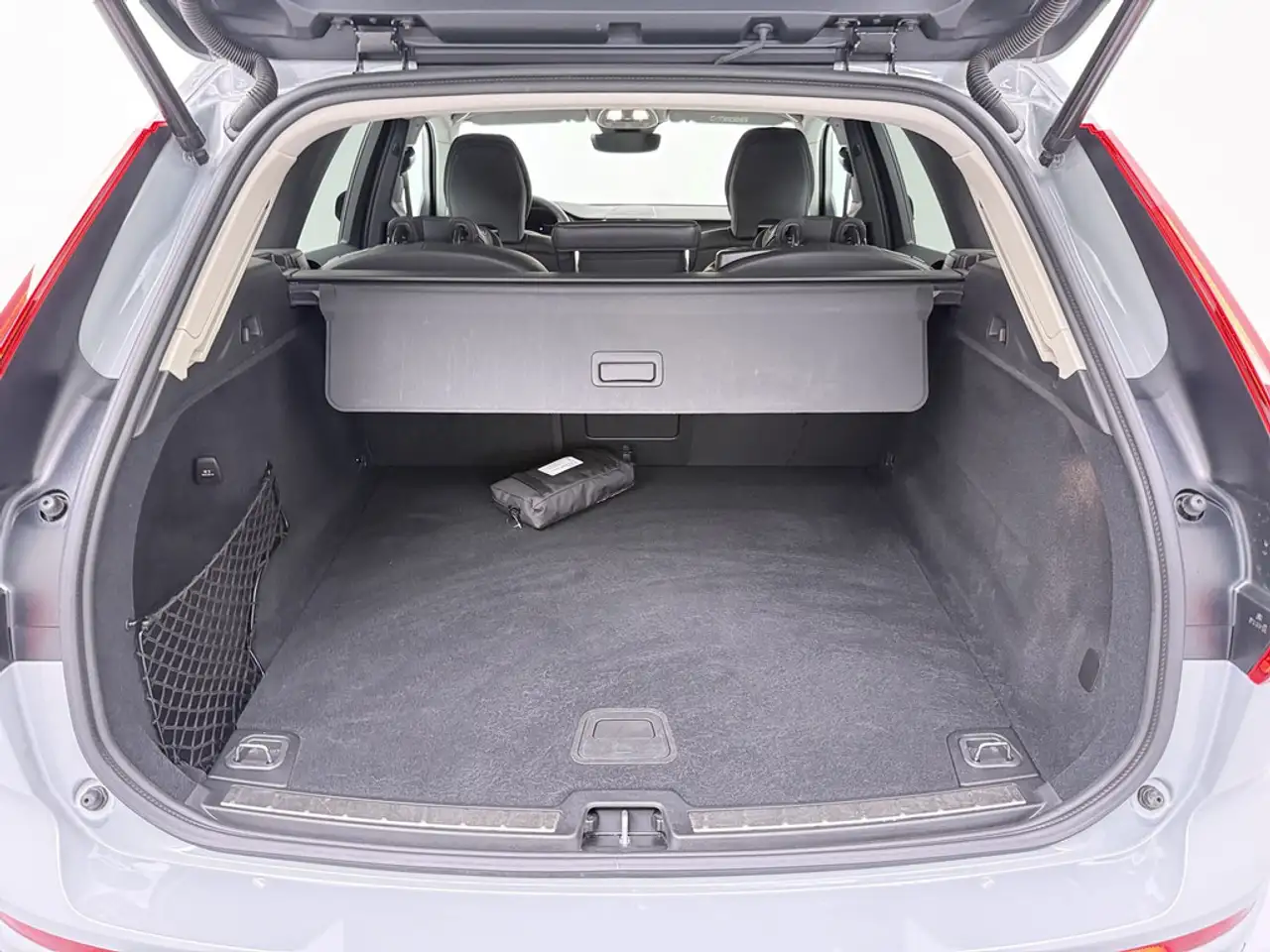Volvo XC60 B5 AWD Plus Dark *Ganzjahres*ACC*BLIS*Voll-LED* — Vehicle gallery 17